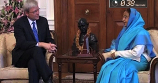 Australian PM in India to mend student attacks row
